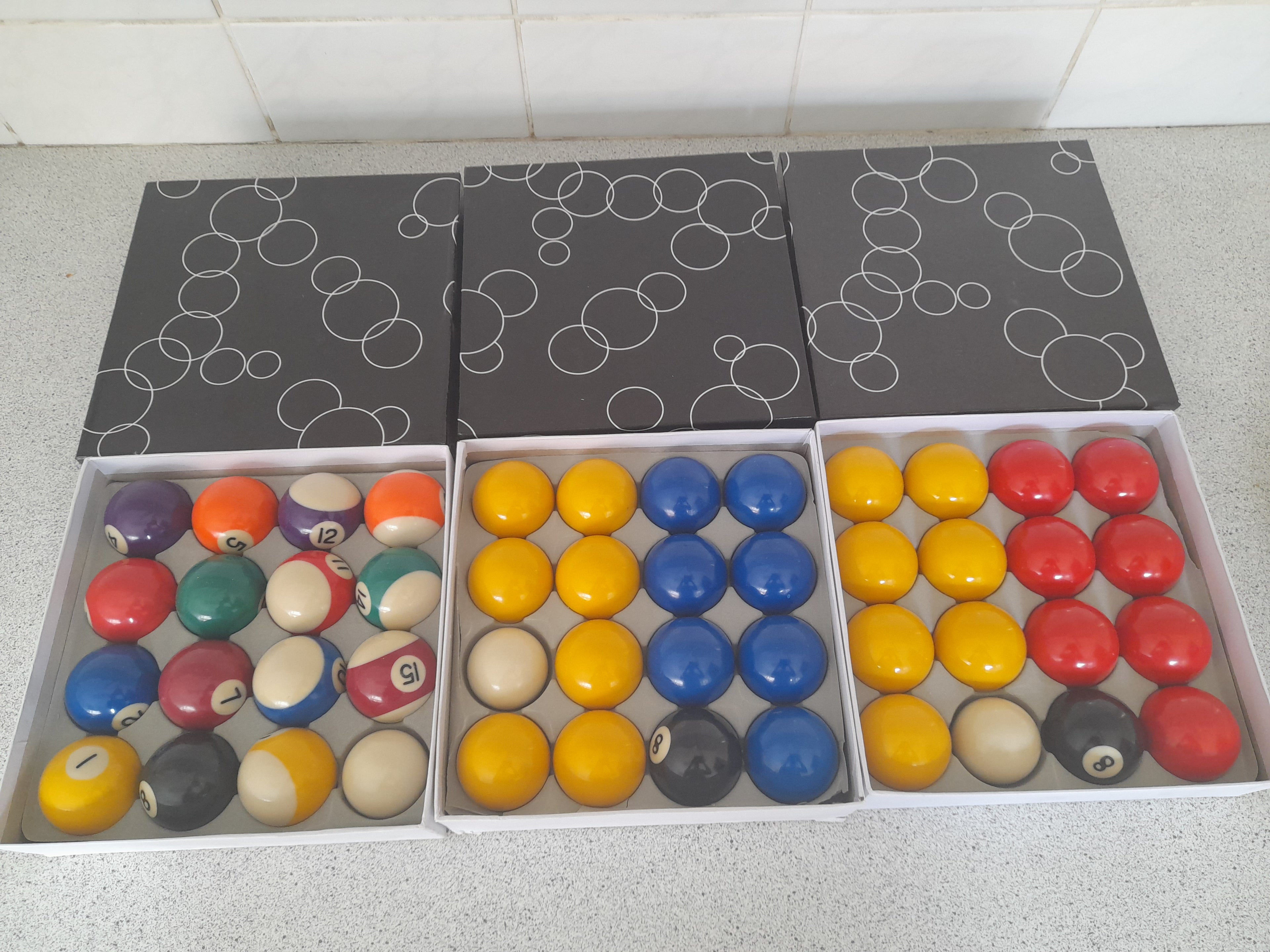 Pool balls (coloured)